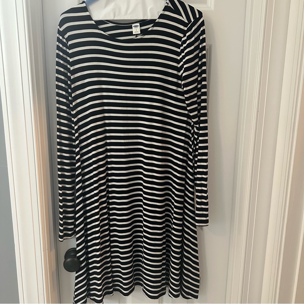 Black and White Striped Long Sleeve Cotton Dress